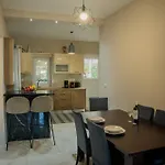 Oliana's Luxury House * Mantouki