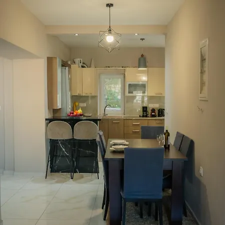 Oliana's Luxury House Apartament Mantouki